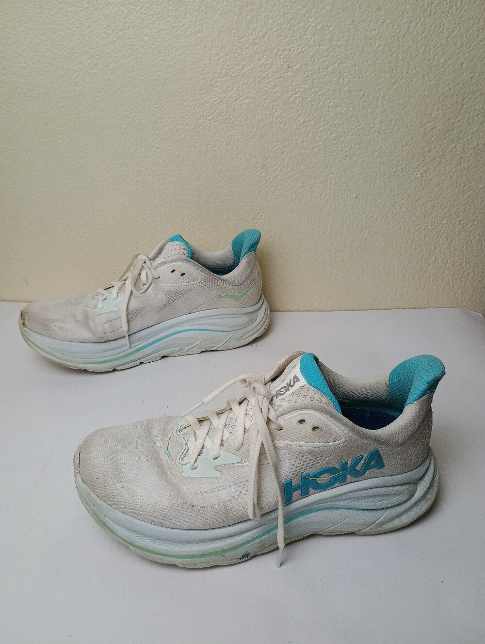 Hoka One One Clifton 10 Size 9.5B White/Sky Blue Women's Athletic Running Shoes